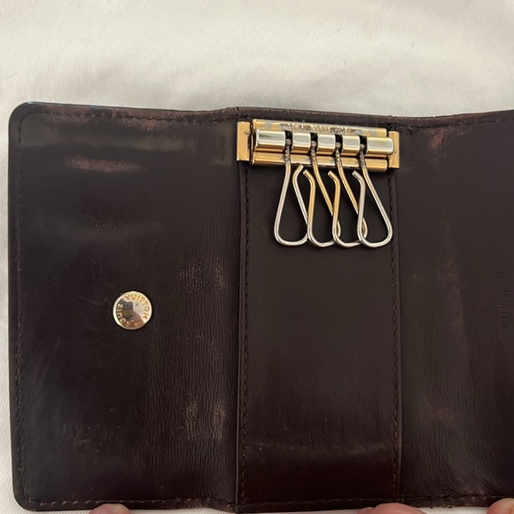 Authentic Louis Vuitton Vernis Four Ring Key Holder In Box - Picture 6 of 12